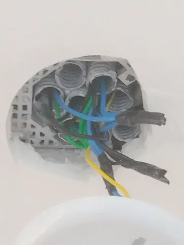 Eletricista de Manutenção industrial e residencial