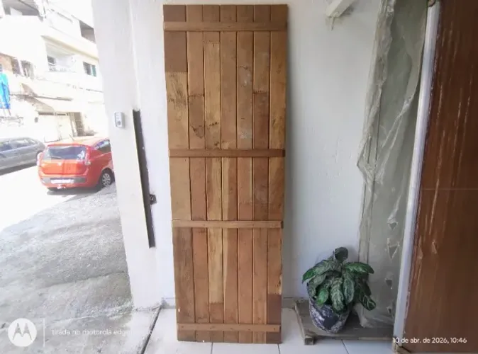 Porta madeira calha 210x70 nova R$ 215,00
