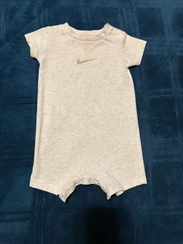 Macacão Nike 6 meses - R$ 30,00 cada