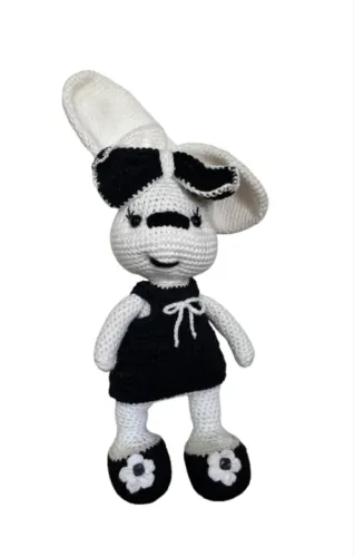 PRONTA ENTREGA Coelho Vestido Preto em Crochê Amigurumi Pelúcia Artesanal