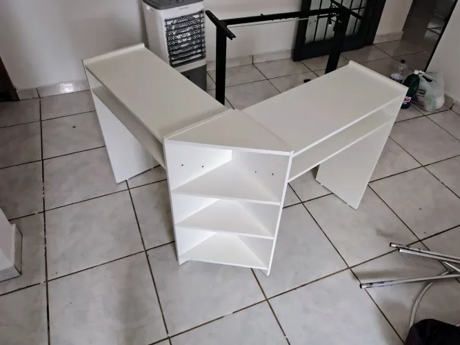 Vendo Mesa de Manicure em L