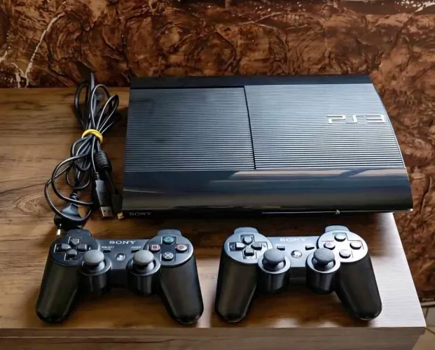 Ps3 super slim 2 controles + de 1.000 jogos!