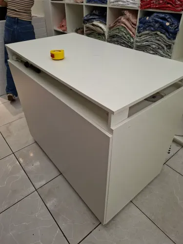 Armário Estante Prateleira Mdf Balcão Caixa Atendimento Gaveta E Porta Teclado Loja