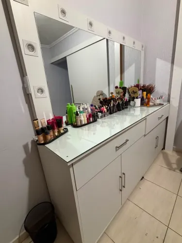 PENTEADEIRA CAMARIM LUXO