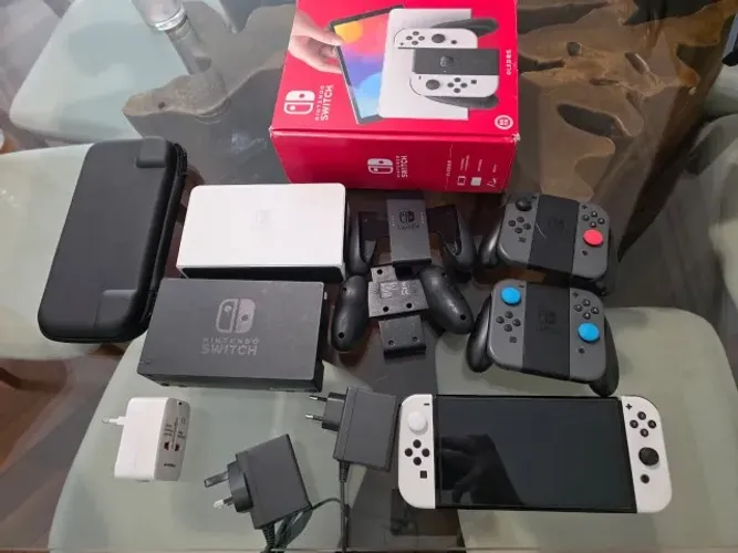 Nintendo Switch Oled Branco + 2 pares Joycon Cinza