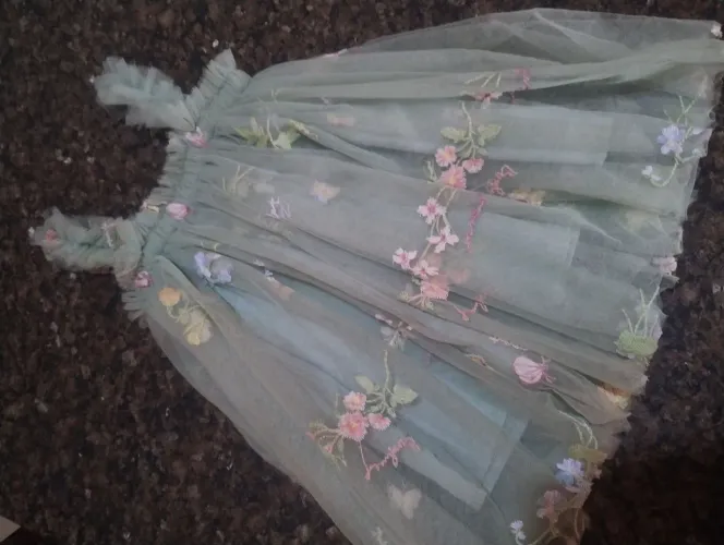 Vendo vestido de bebê menina