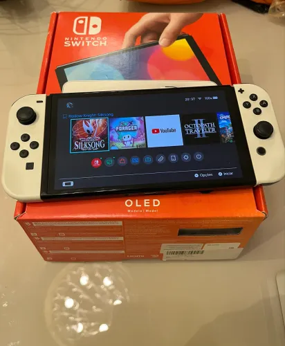 Nintendo Switch OLED + Case + Cartão de Memória