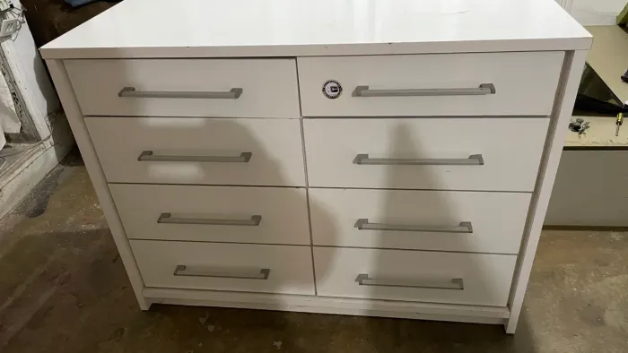 Vendo Cômoda de 8 Gavetas em MDF 
