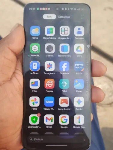 Smartphone Oppo Reno 13F a prova de água