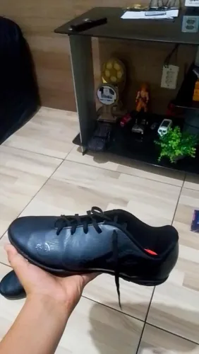 Chuteira só usei duas vezes ela é boa para jogar