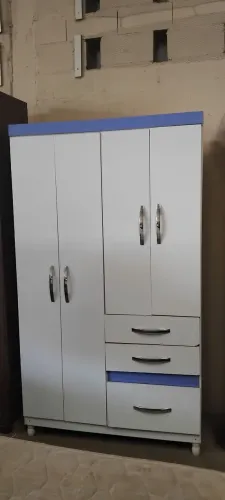 Guarda roupas com pés, USADO ENTREGA dentro de Uberlândia MG