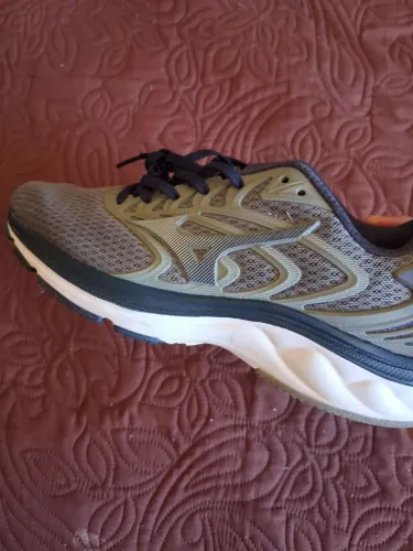 Vendo um sapato da Mizuno Space 4. Novo usei uma vez