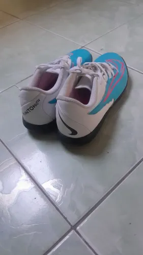 Chuteira Nike phantom society