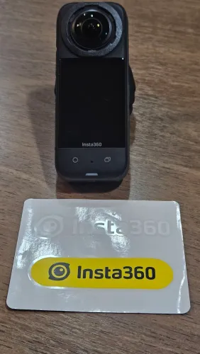 Insta360 X3 - câmera de ação 360