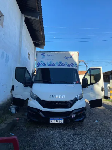 Iveco Daily Furgão 30-130 2.3 7,3m³ (die)(e5) 2021