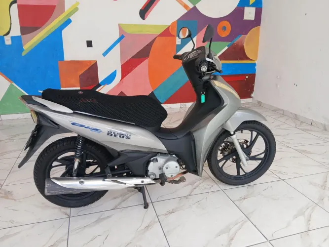 Biz 125cc muito bem conservada.