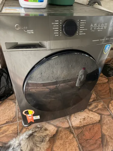 MÁQUINA DE LAVAR E SECAR ROUPAS