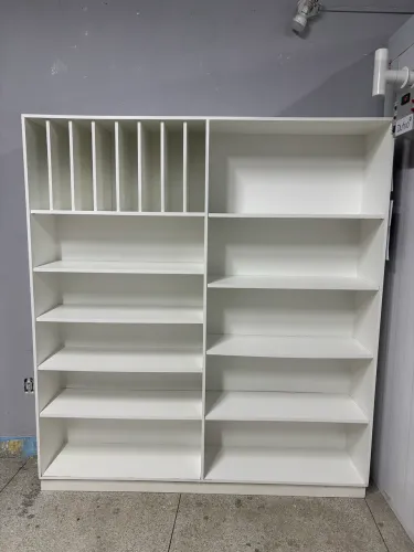 Prateleira de distribuidora