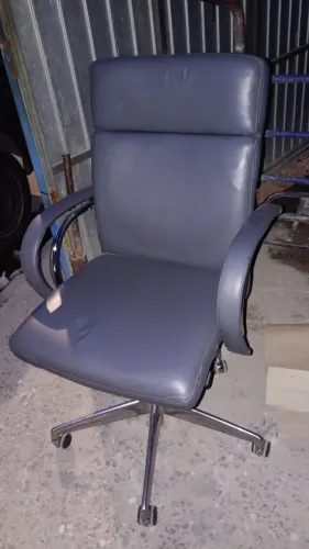 CADEIRA GIRATÓRIA EXECUTIVA - CONFORTO E SOFISTICAÇÃO!