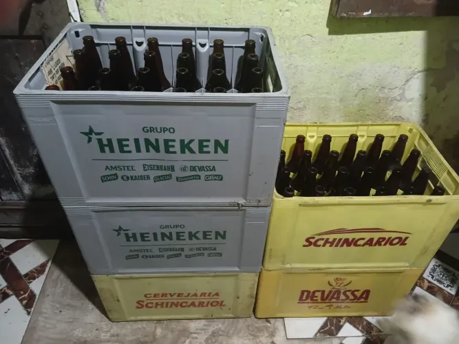 Vende-se 5 grades de cerveja vazias