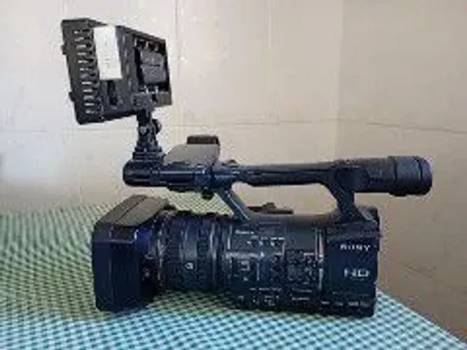 Filmadora Sony AX2000 (NX5)