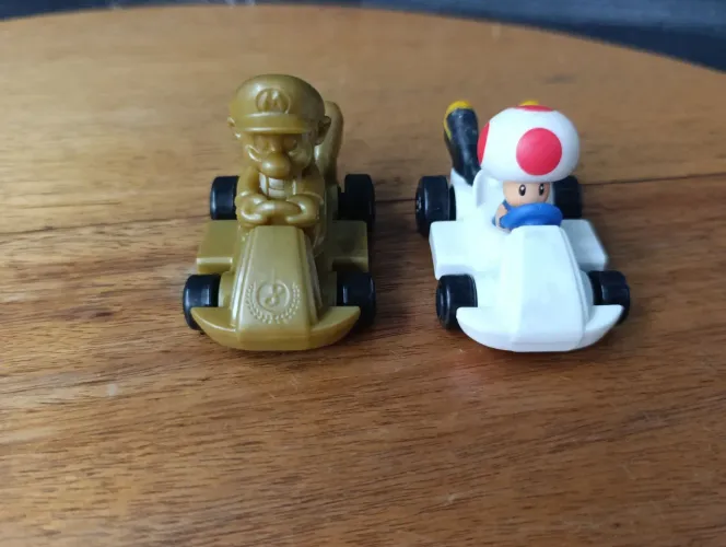 MINIATURAS MARIO KART DE LUXE MCDONALD'S. TOAD E SUPER MARIO GOLD. NINTENDO 