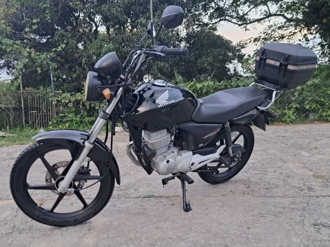Moto pneus em bom estado, partida elétrica ok