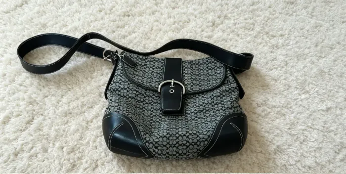 Bolsa coach cronograma preta original comprada no Japão com nf medindo 28 altura e 30 comp