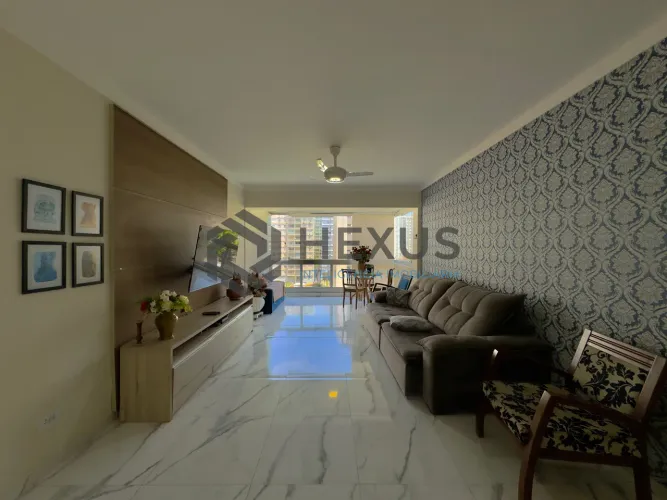 Apartamento reformado com varanda e lazer na Praia das Pitangueiras, Guaruja