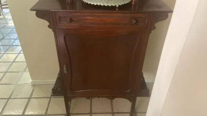 Aparador, estilo Art Nouveau , antiguidade!