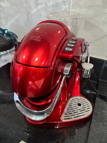 Cafeteira Dolce Gusto antiga para peça/ colecionadores / uso msm 