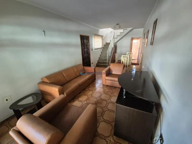 Sobrado com 3 dormitórios, 1 suite, banheiro social, lavabo, depósito nos fundos com quart