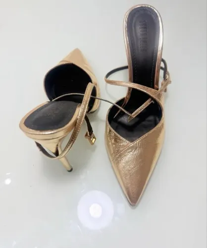 Scarpin Dourado - SantaLolla - Tam. 38 - 80,00