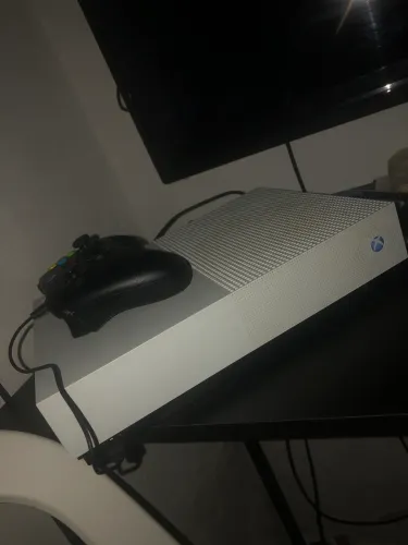 XBOX ONE S ALL DIGITAL SEMI NOVO