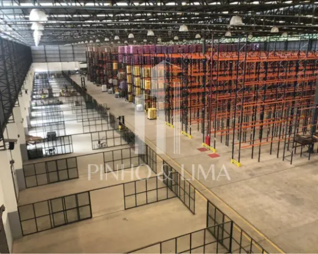 Galpão p/ venda ou locação em Marituba: 7.500 m², 20 docas e escritório