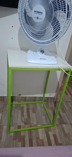 Mesa de apoio em metalon