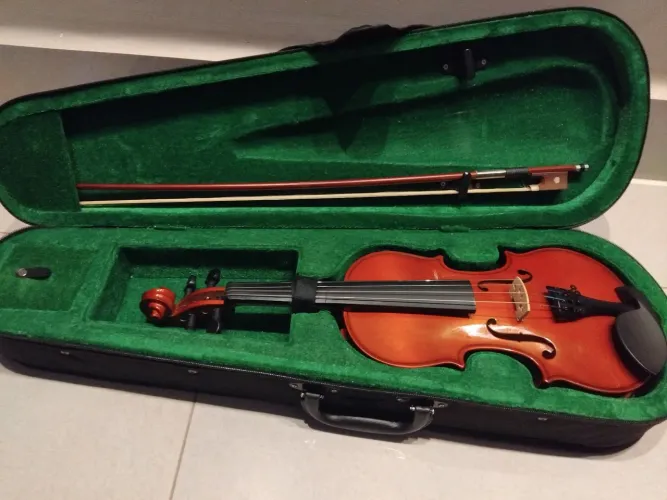 Violino seminovo 1/2 