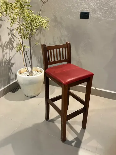 5 Banqueta em madeira de Demolição.