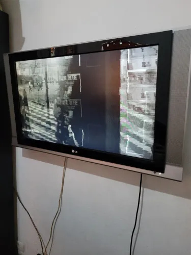 Uma tv LG antiga