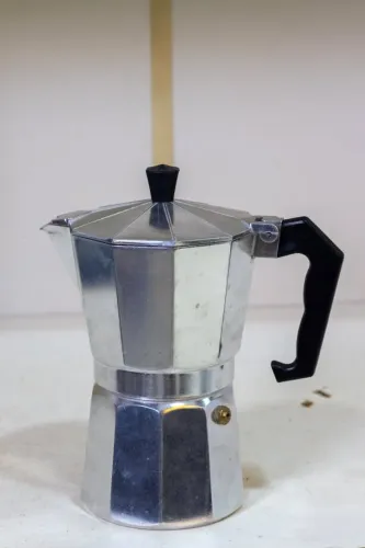 Cafeteira Italiana 12 Xícaras - Café Forte, Quentinho e com Sabor de Casa!
