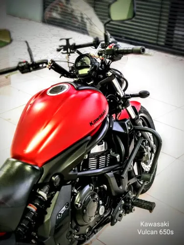 Kawasaki vulcan 650 - conservada e pouco rodada