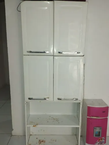 Vendo armário de cozinha, 2 armário de cozinha de 3 porta com 2 nichos, e 1 pratileira