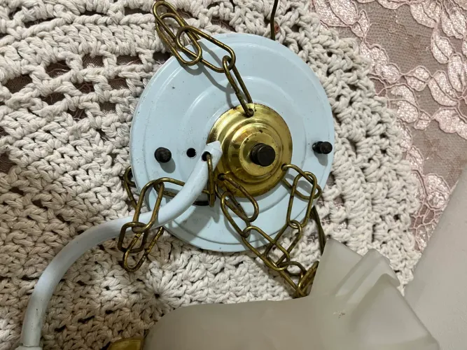 Lustre latão antigo no ponto de instalar