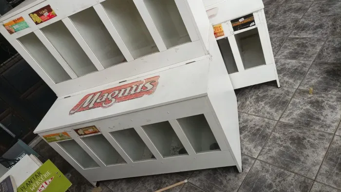 Vendo Expositor de ração de MDF