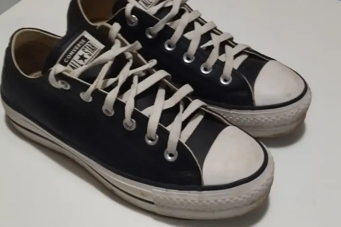 Tênis ALL Star Chuck Taylor Lift Cano Curto Couro Sintético