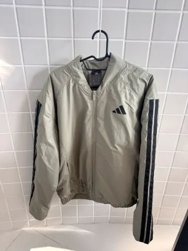 Casaco novo adidas por 170,00 TAM M
