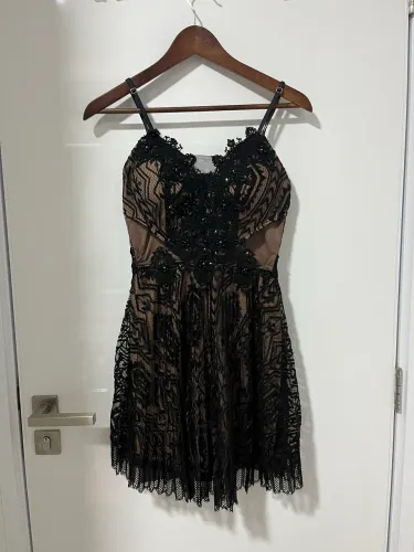 VENDO LINDO VESTIDO CURTO DE FESTA PRETO