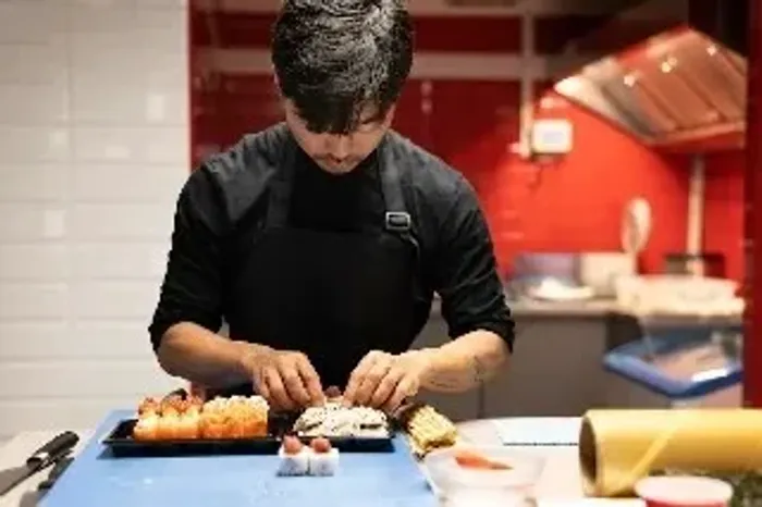 Auxiliar de Cozinha/Sushi Bar - R$2.300,00 - Turno Noite - Restaurante Lagostinne Sul (Cam