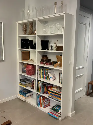 Estante biblioteca planejada branca com fundo - 1,46 x 1,95