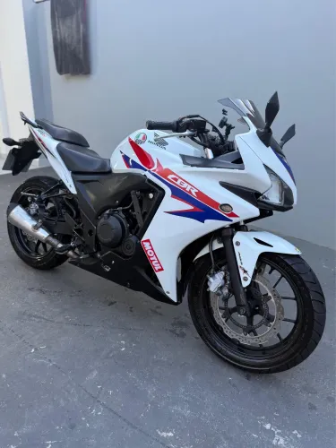 Vendo CBR ou troco por carro ! Tem financiamento